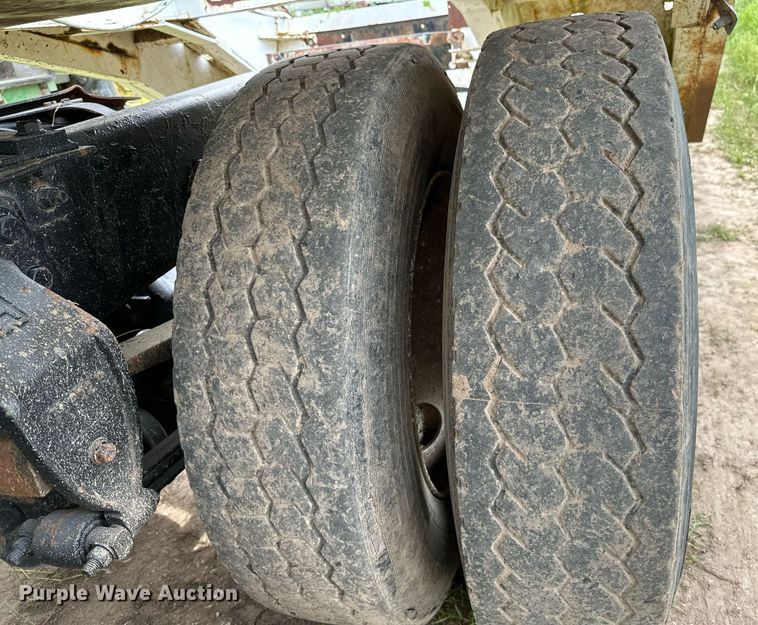 image for item OG9024 1992 Ford LTA9000  semi truck