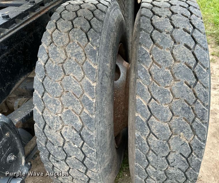 image for item OG9024 1992 Ford LTA9000  semi truck