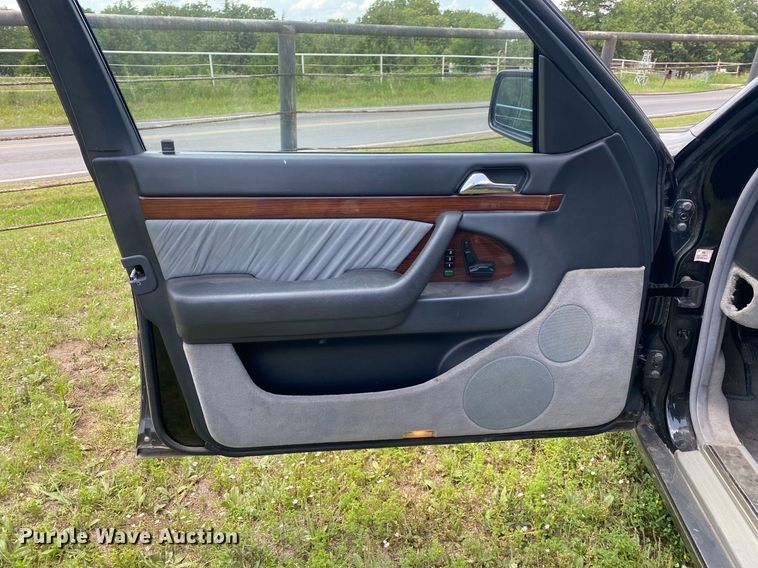 image for item DI7773 1995 Mercedes Benz S420