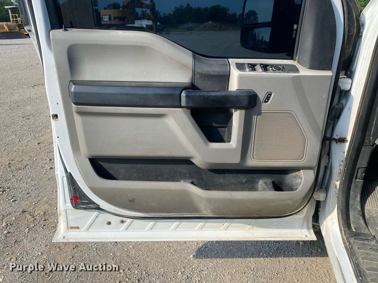 image for item DI7775 2017 Ford F250 Super Duty  SuperCab pickup truck