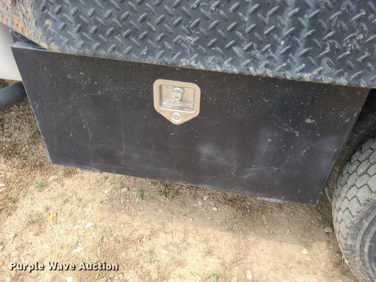 image for item DK1889 2006 Ford F450 Super Duty XL  Crew Cab flatbed truck