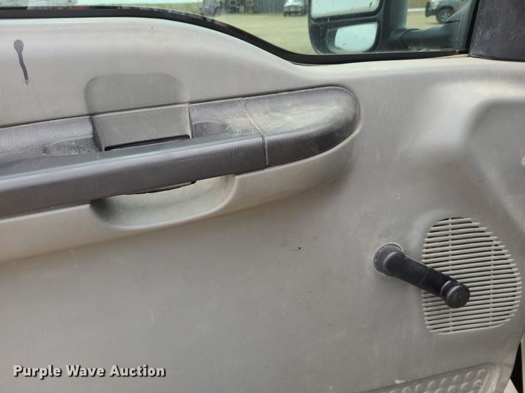 image for item DK1889 2006 Ford F450 Super Duty XL  Crew Cab flatbed truck