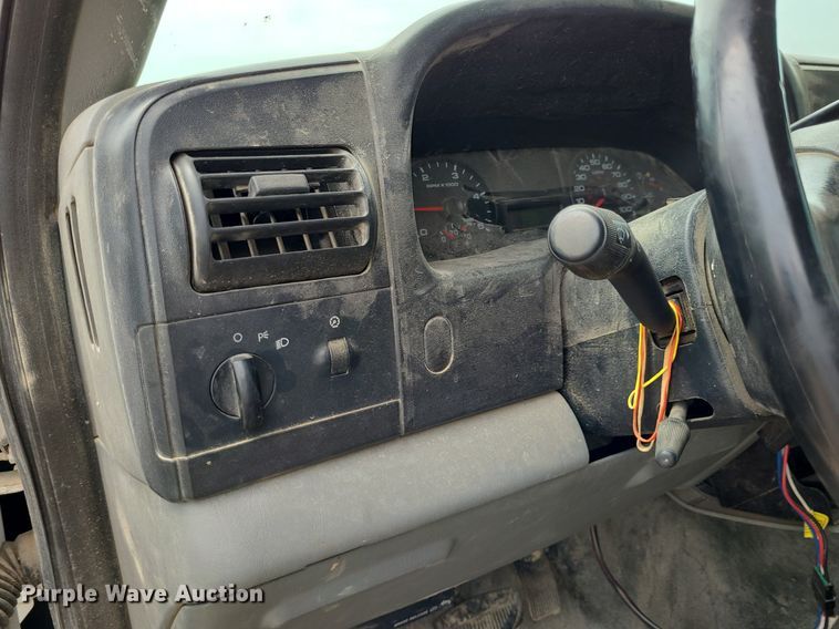 image for item DK1889 2006 Ford F450 Super Duty XL  Crew Cab flatbed truck