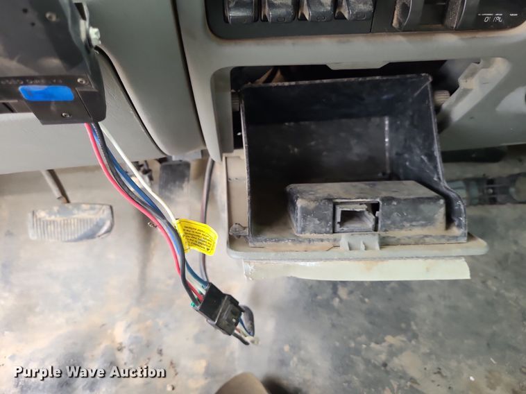 image for item DK1889 2006 Ford F450 Super Duty XL  Crew Cab flatbed truck