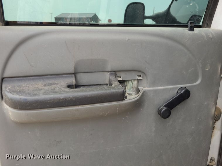 image for item DK1889 2006 Ford F450 Super Duty XL  Crew Cab flatbed truck