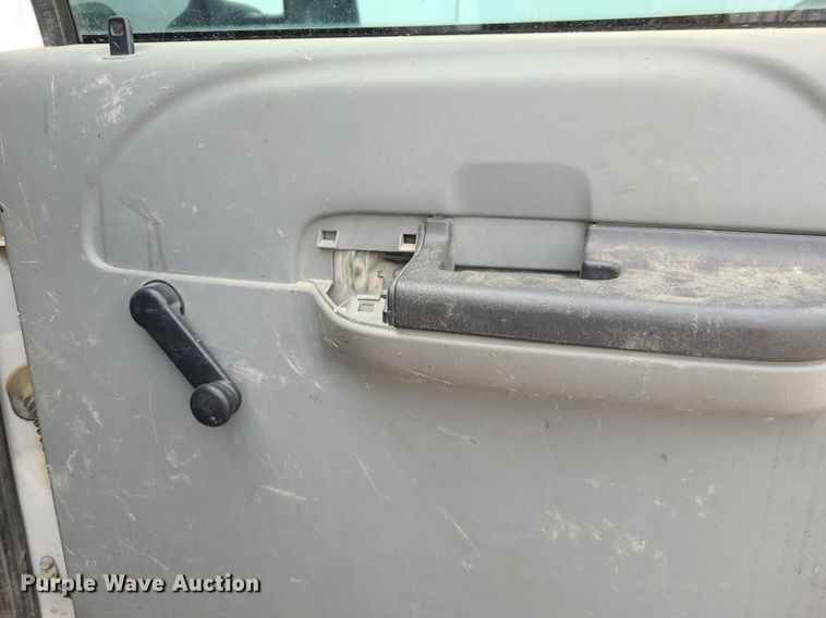 image for item DK1889 2006 Ford F450 Super Duty XL  Crew Cab flatbed truck