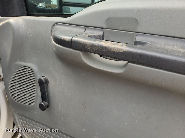 image for item DK1889 2006 Ford F450 Super Duty XL  Crew Cab flatbed truck