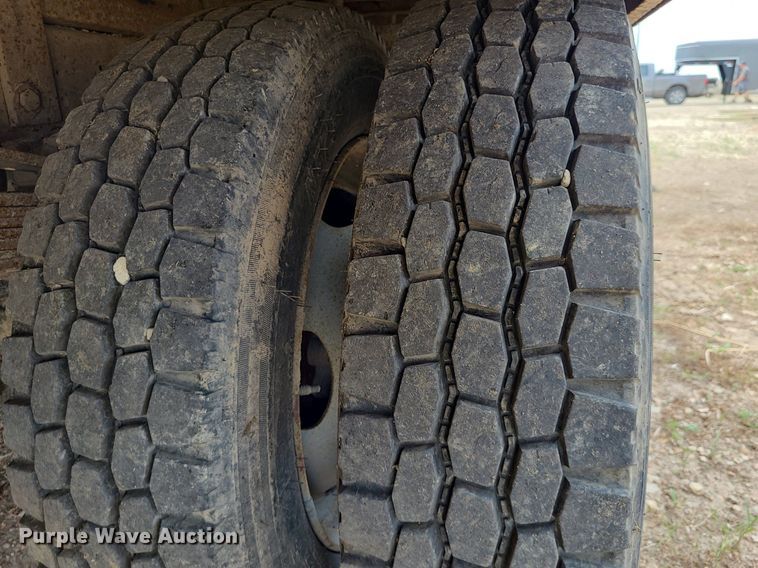 image for item DK1889 2006 Ford F450 Super Duty XL  Crew Cab flatbed truck