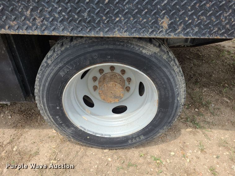 image for item DK1889 2006 Ford F450 Super Duty XL  Crew Cab flatbed truck