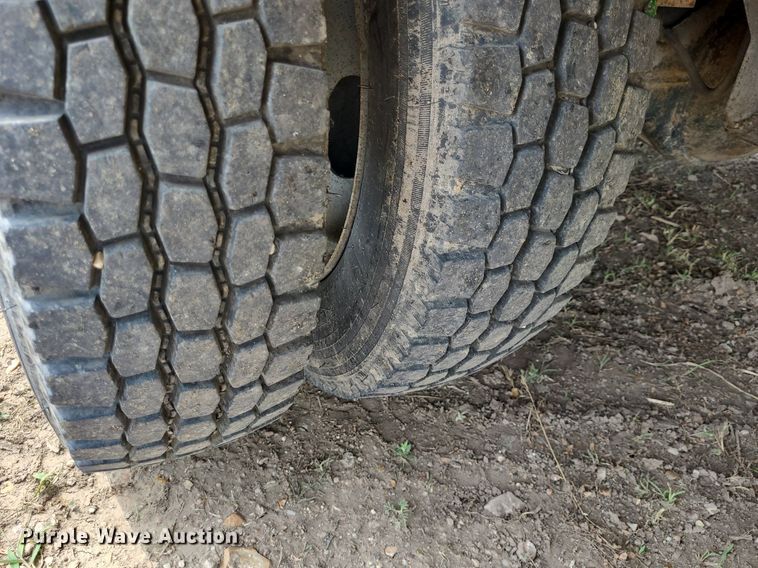 image for item DK1889 2006 Ford F450 Super Duty XL  Crew Cab flatbed truck