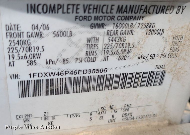 image for item DK1889 2006 Ford F450 Super Duty XL  Crew Cab flatbed truck