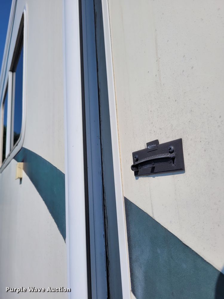 image for item DK1926 2001 Fleetwood Wilderness GL  camper