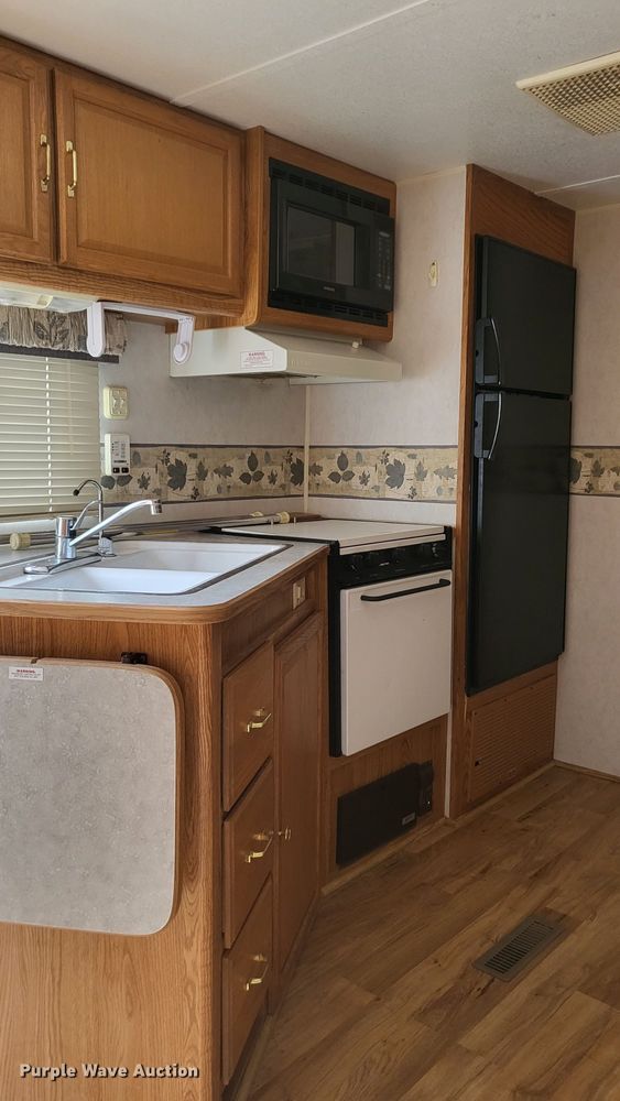 image for item DK1926 2001 Fleetwood Wilderness GL  camper