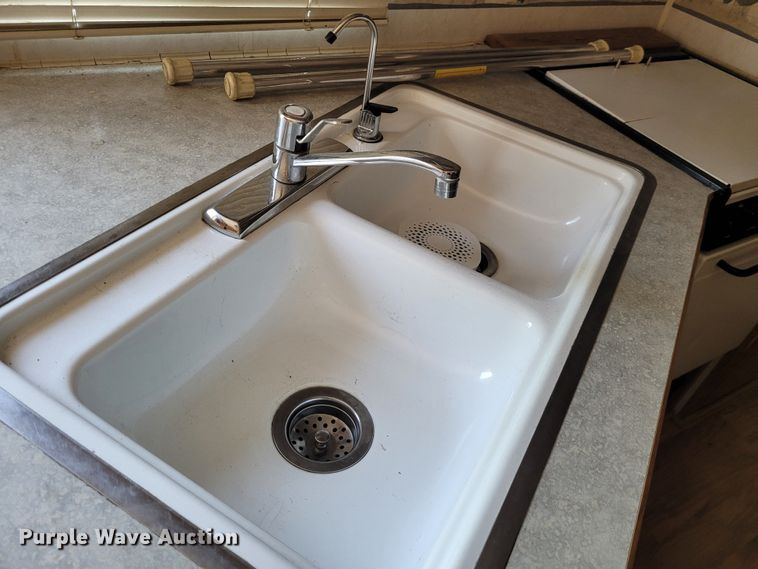 image for item DK1926 2001 Fleetwood Wilderness GL  camper