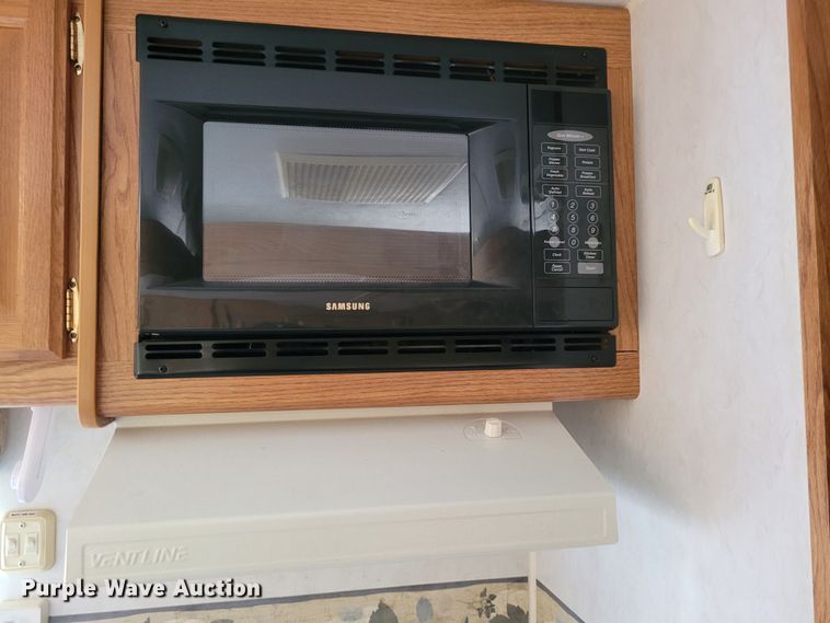 image for item DK1926 2001 Fleetwood Wilderness GL  camper