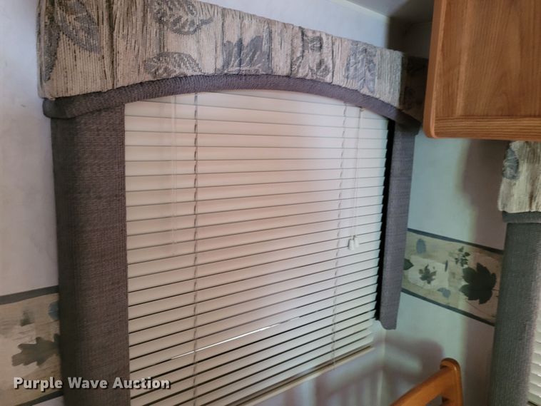 image for item DK1926 2001 Fleetwood Wilderness GL  camper