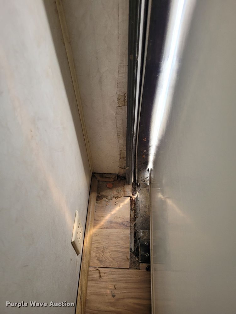 image for item DK1926 2001 Fleetwood Wilderness GL  camper