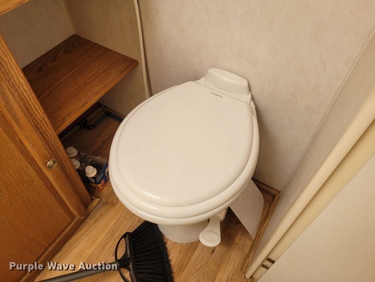 image for item DK1926 2001 Fleetwood Wilderness GL  camper