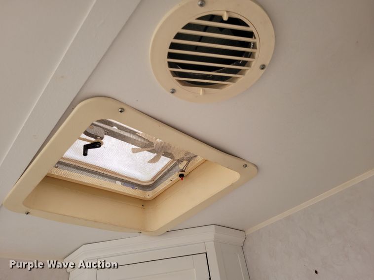 image for item DK1926 2001 Fleetwood Wilderness GL  camper