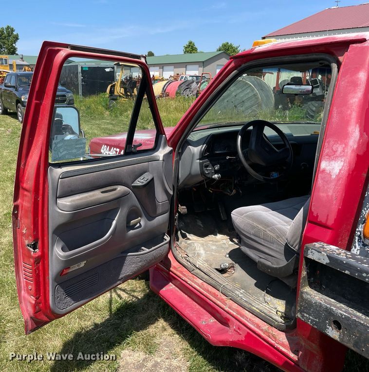 image for item DL3782 1989 Ford F-Super Duty  tow truck