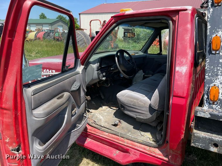 image for item DL3782 1989 Ford F-Super Duty  tow truck