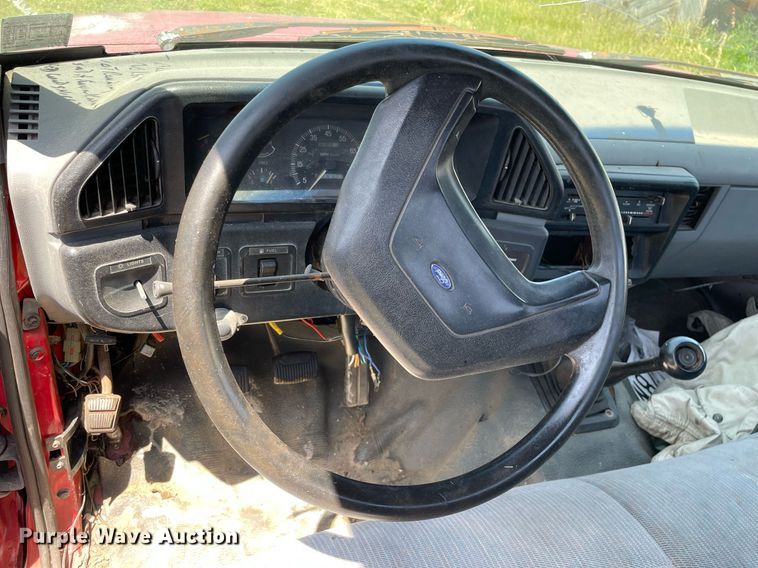 image for item DL3782 1989 Ford F-Super Duty  tow truck