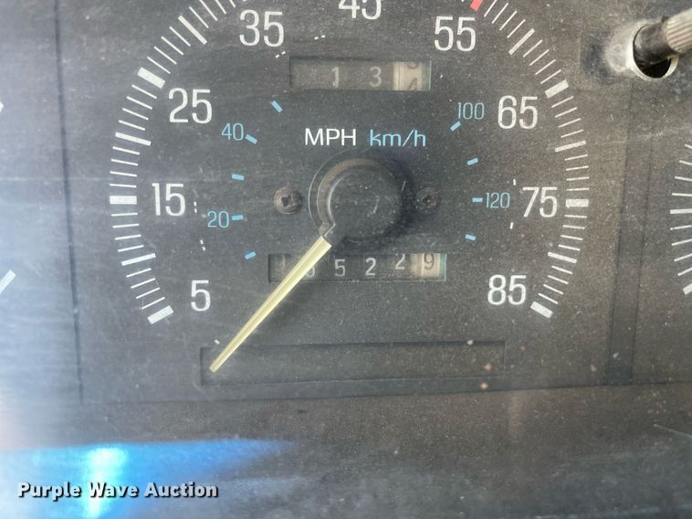 image for item DL3782 1989 Ford F-Super Duty  tow truck