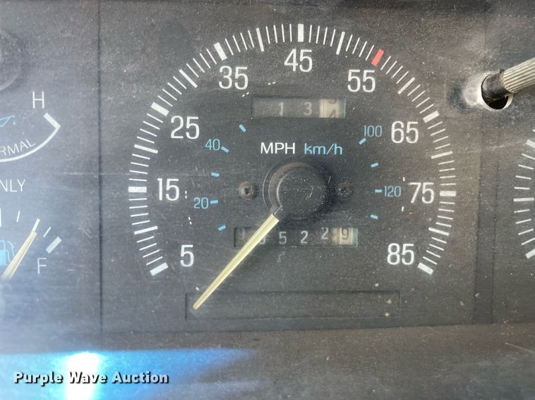 image for item DL3782 1989 Ford F-Super Duty  tow truck