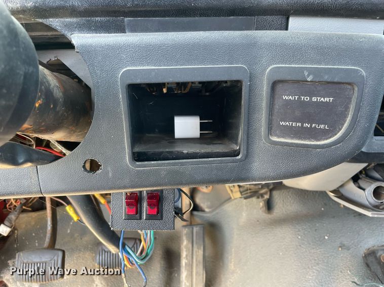 image for item DL3782 1989 Ford F-Super Duty  tow truck