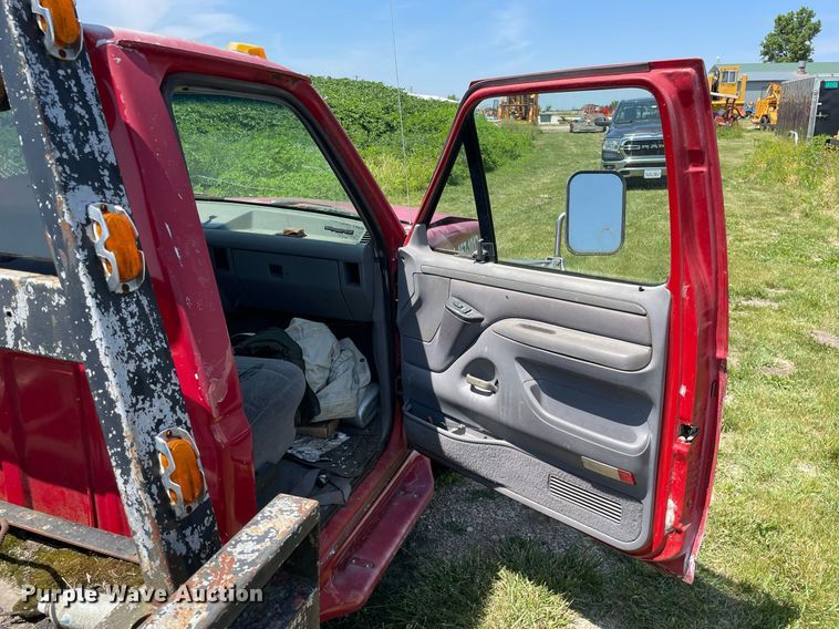 image for item DL3782 1989 Ford F-Super Duty  tow truck