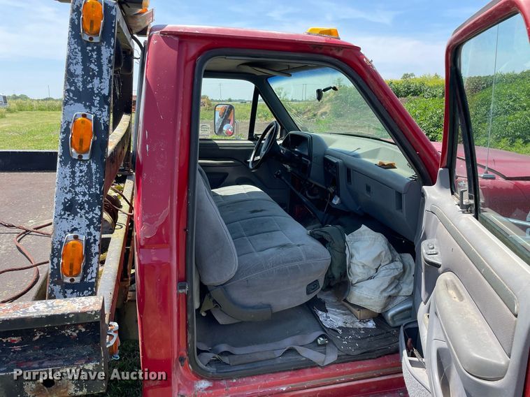 image for item DL3782 1989 Ford F-Super Duty  tow truck