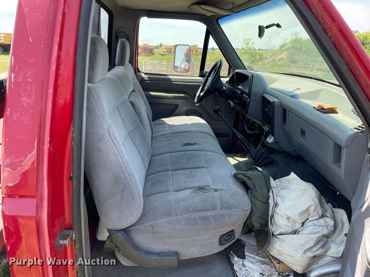 image for item DL3782 1989 Ford F-Super Duty  tow truck