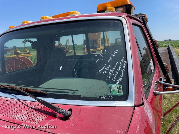 image for item DL3782 1989 Ford F-Super Duty  tow truck