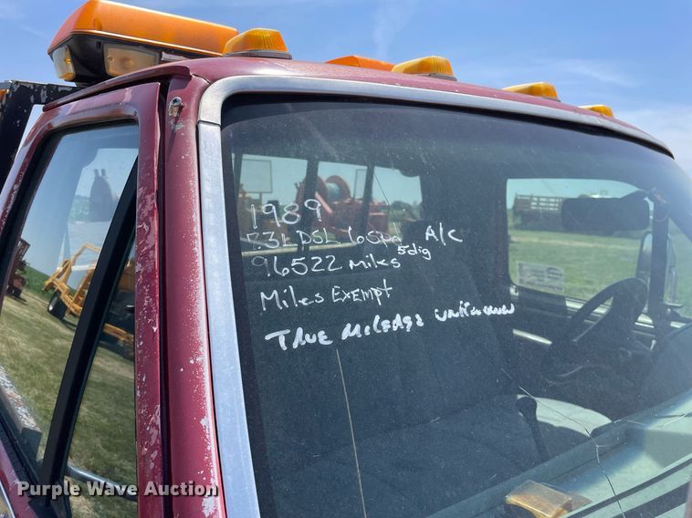 image for item DL3782 1989 Ford F-Super Duty  tow truck