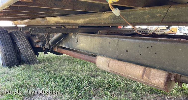 image for item DL3782 1989 Ford F-Super Duty  tow truck