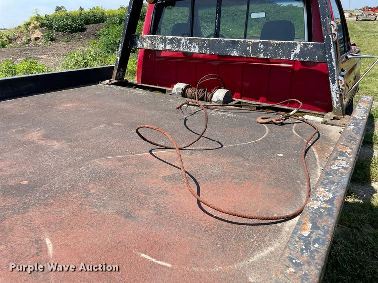 image for item DL3782 1989 Ford F-Super Duty  tow truck