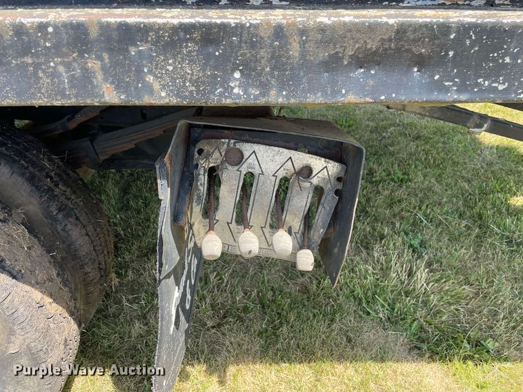 image for item DL3782 1989 Ford F-Super Duty  tow truck