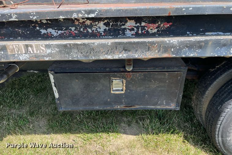 image for item DL3782 1989 Ford F-Super Duty  tow truck