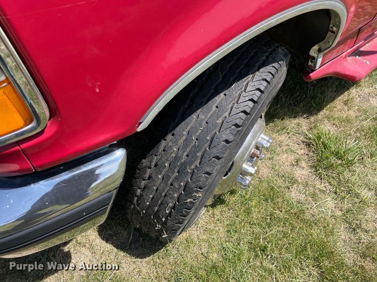 image for item DL3782 1989 Ford F-Super Duty  tow truck