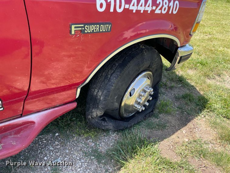 image for item DL3782 1989 Ford F-Super Duty  tow truck