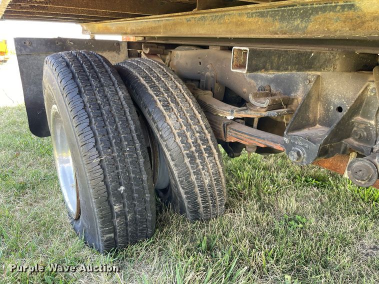 image for item DL3782 1989 Ford F-Super Duty  tow truck