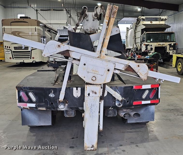 image for item DM8030 2014 Ford F550 Super Duty  tow truck