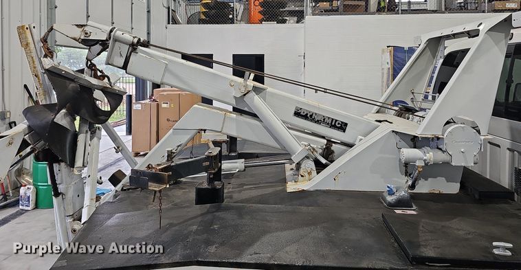 image for item DM8030 2014 Ford F550 Super Duty  tow truck