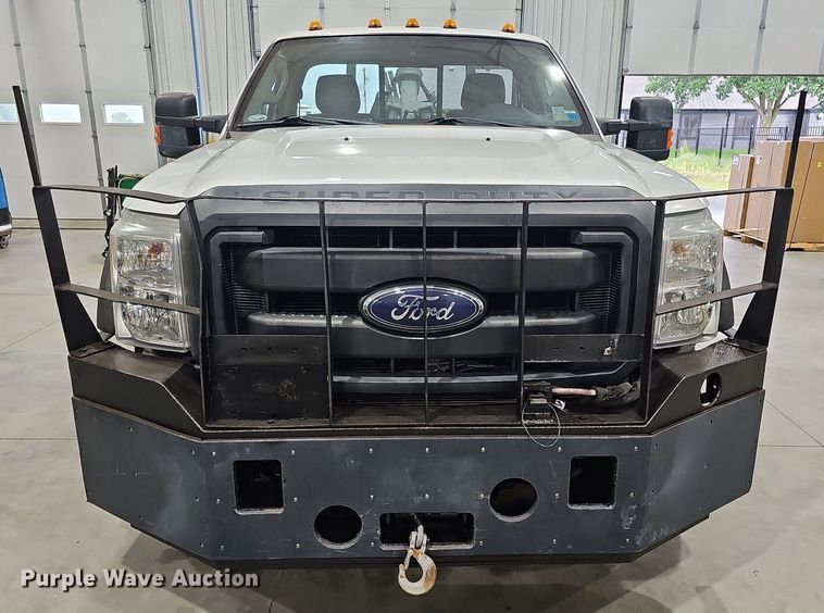 image for item DM8030 2014 Ford F550 Super Duty  tow truck