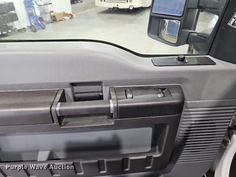 image for item DM8030 2014 Ford F550 Super Duty  tow truck