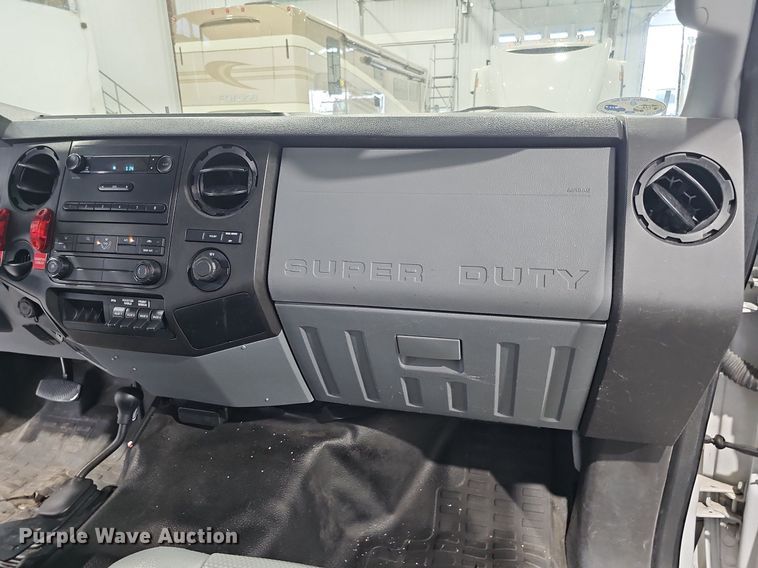 image for item DM8030 2014 Ford F550 Super Duty  tow truck