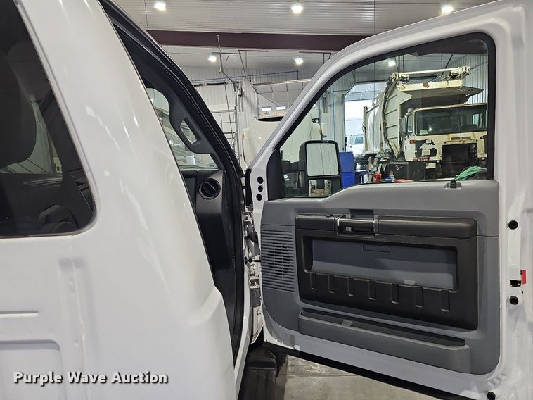 image for item DM8030 2014 Ford F550 Super Duty  tow truck