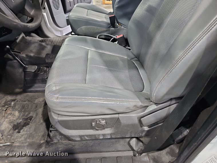 image for item DM8030 2014 Ford F550 Super Duty  tow truck