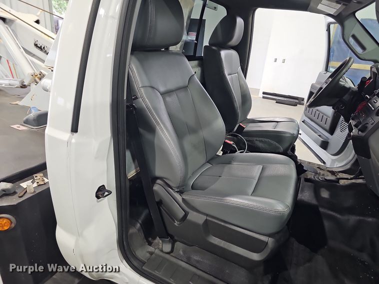 image for item DM8030 2014 Ford F550 Super Duty  tow truck