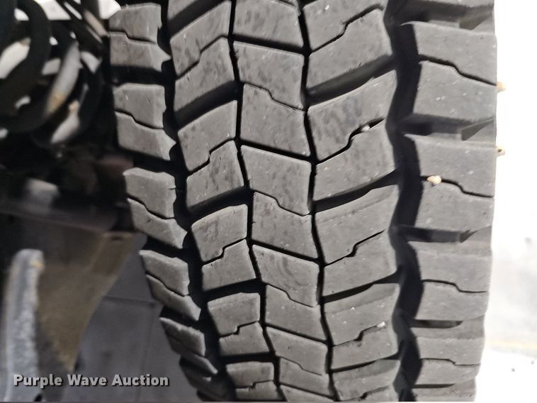 image for item DM8030 2014 Ford F550 Super Duty  tow truck